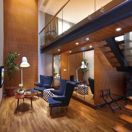 Kingwood Boutique Hotel Мири Экстерьер фото