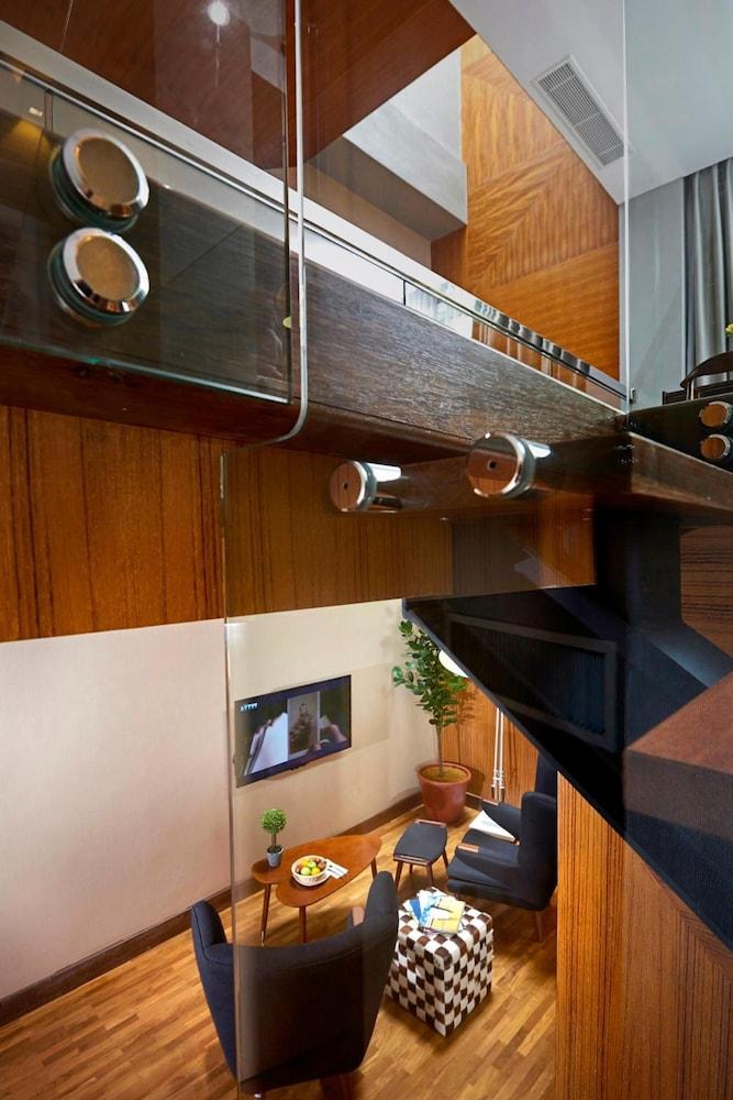 Kingwood Boutique Hotel Мири Экстерьер фото