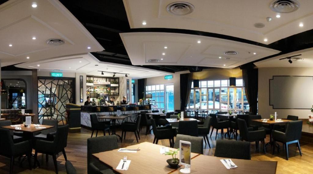 Kingwood Boutique Hotel Мири Экстерьер фото