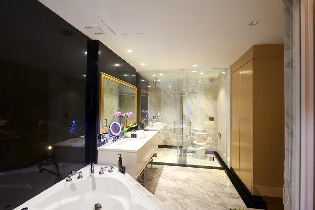Kingwood Boutique Hotel Мири Экстерьер фото