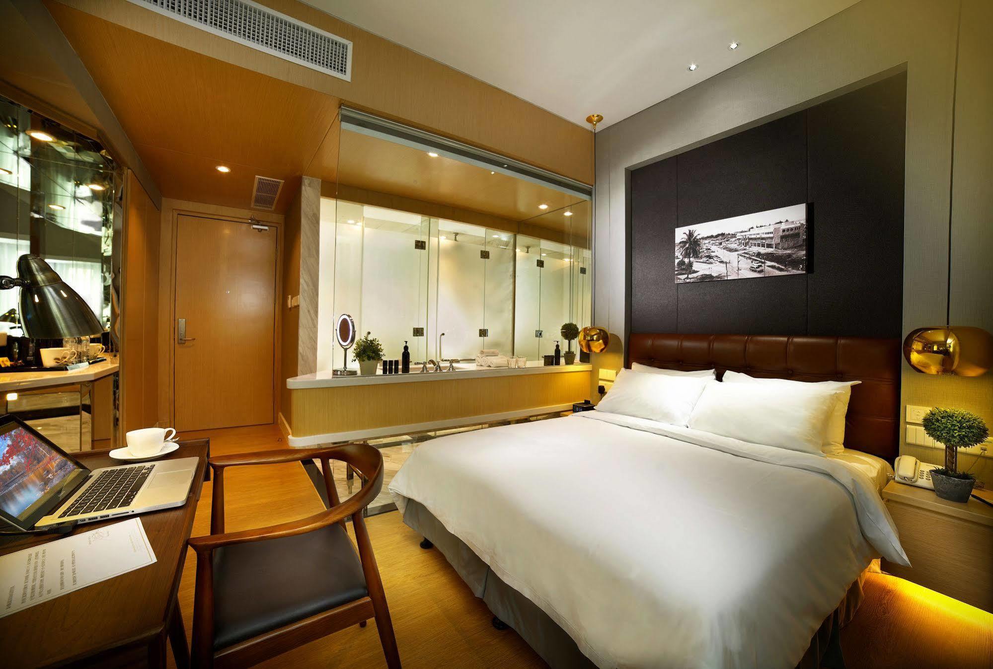 Kingwood Boutique Hotel Мири Экстерьер фото