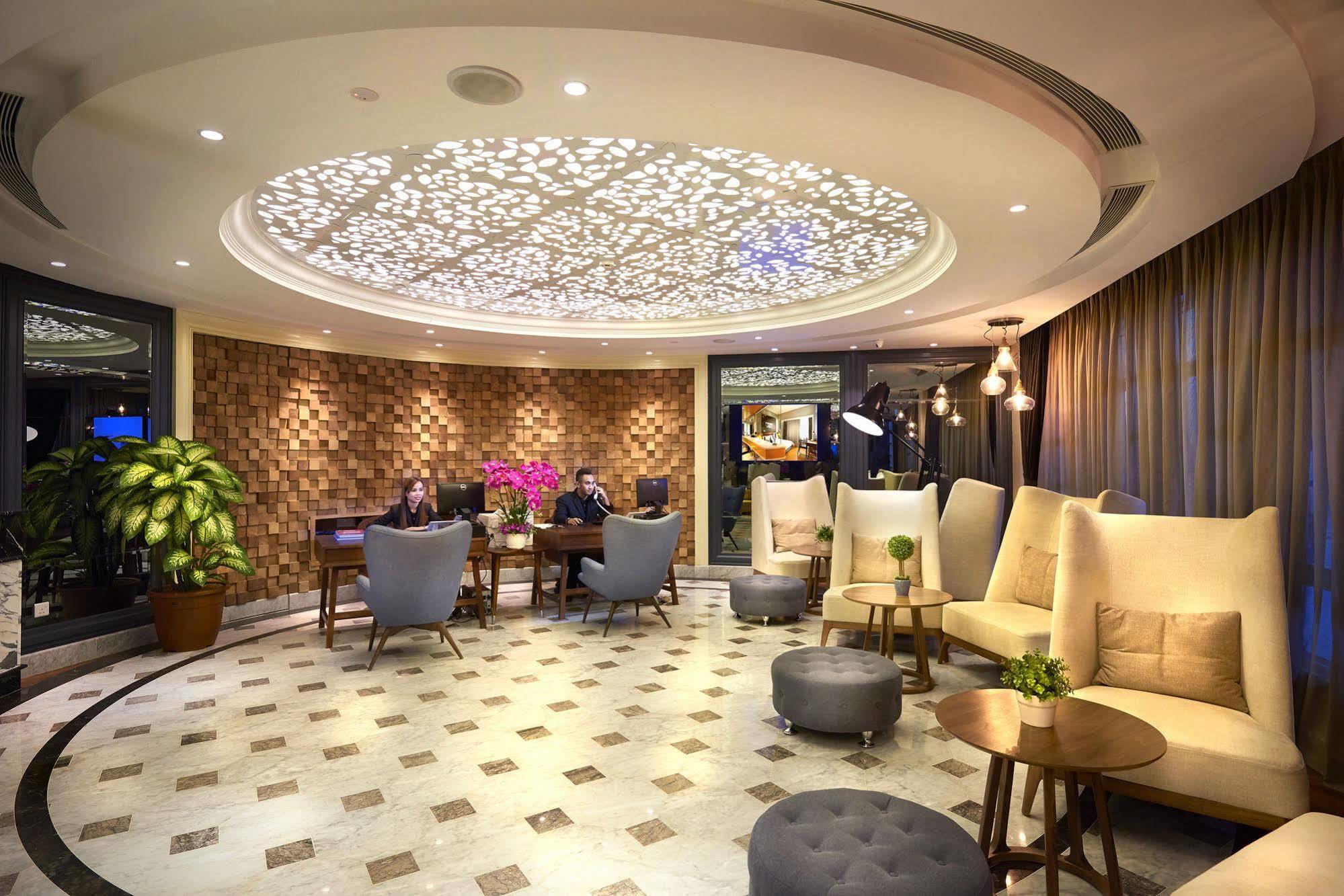 Kingwood Boutique Hotel Мири Экстерьер фото
