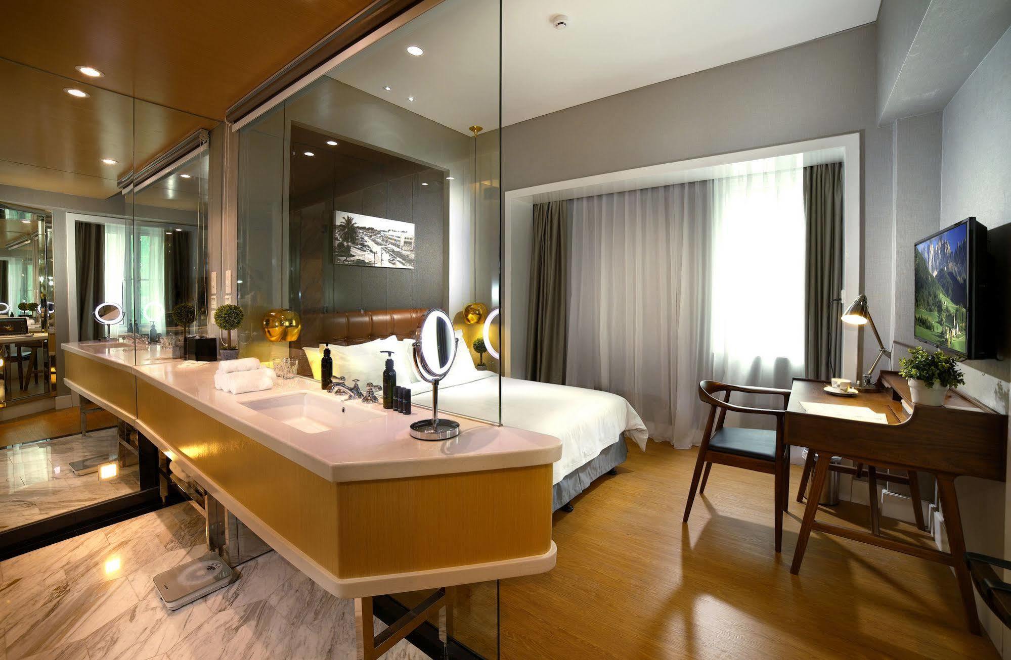Kingwood Boutique Hotel Мири Экстерьер фото