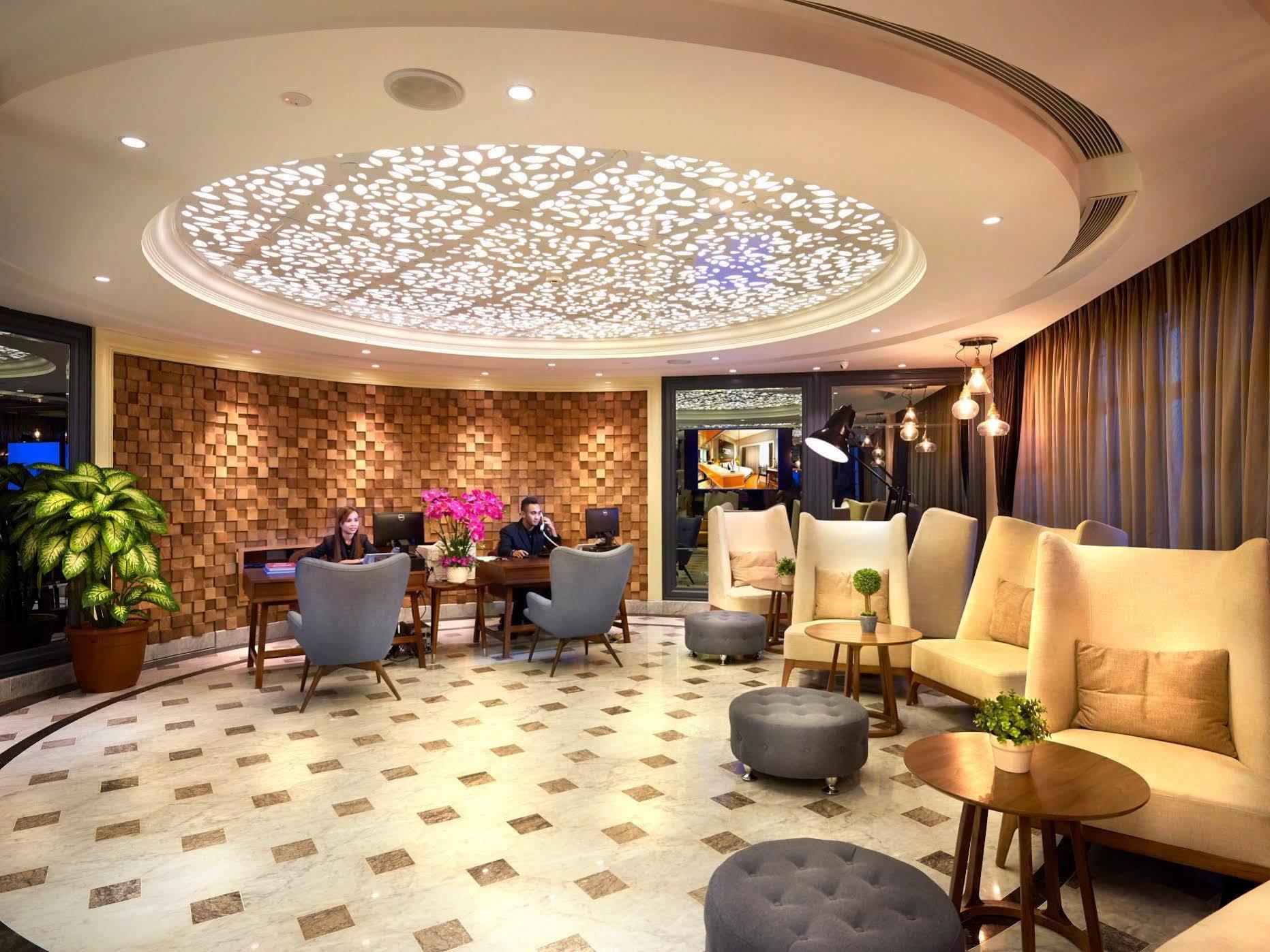 Kingwood Boutique Hotel Мири Экстерьер фото