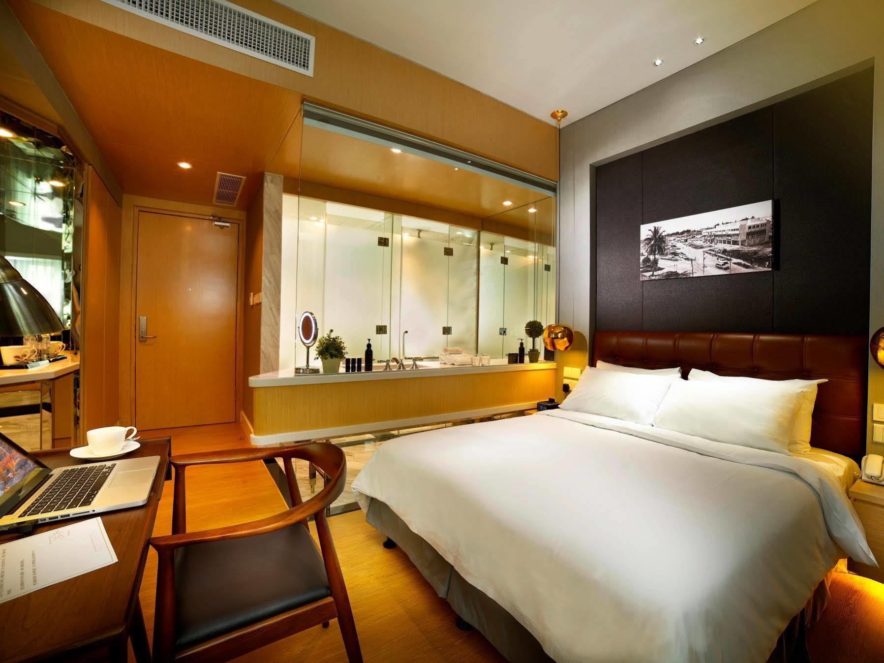 Kingwood Boutique Hotel Мири Экстерьер фото